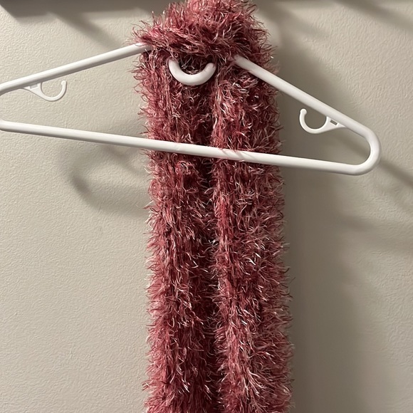 SALE!!! PINK FUZZY BOA/SCARF 🔥🔥🔥🔥 5/25!!! - Picture 5 of 7